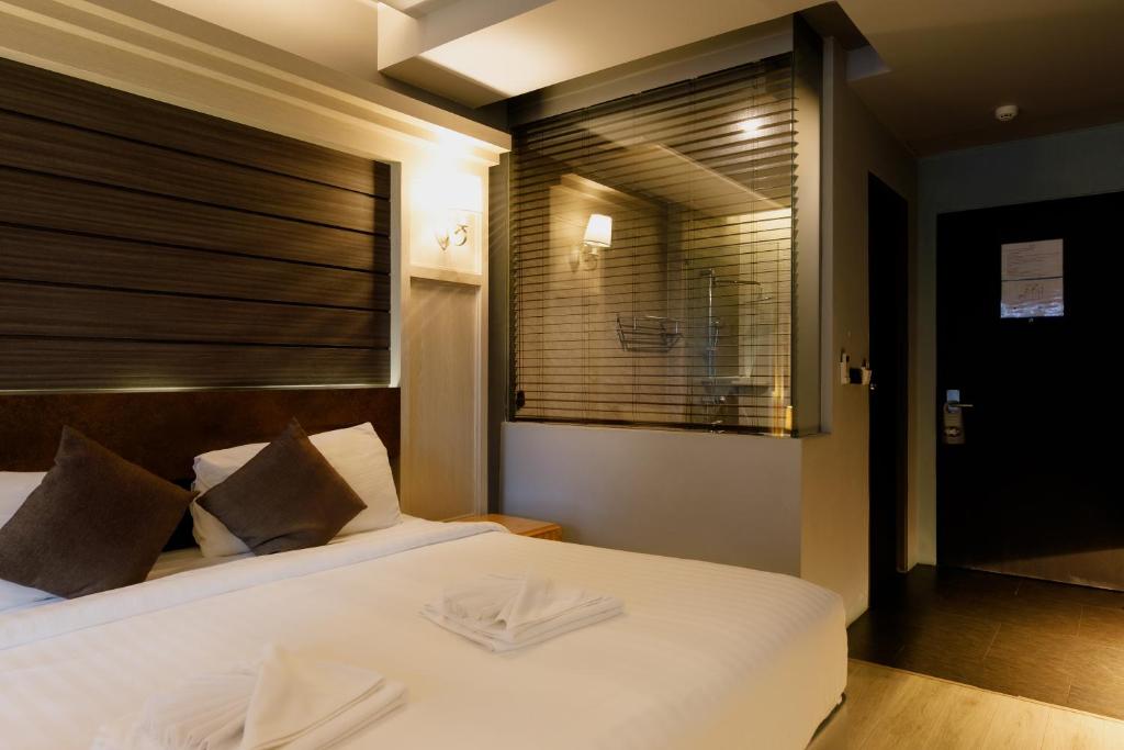 SIGNATURE HOTEL