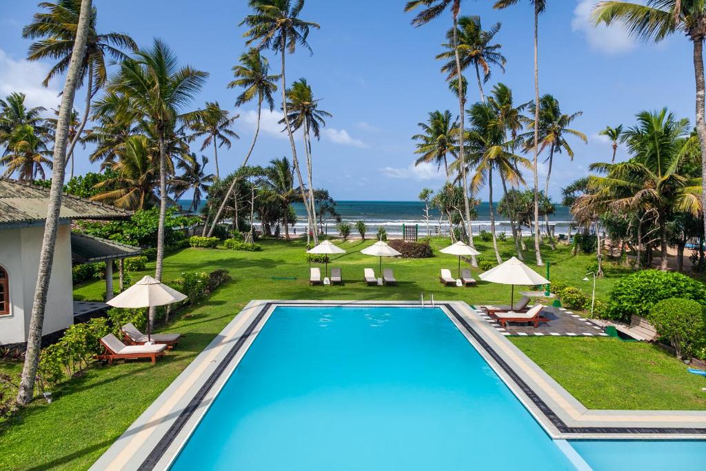 an image of the pool at the resort at Crystal Villa in Weligama