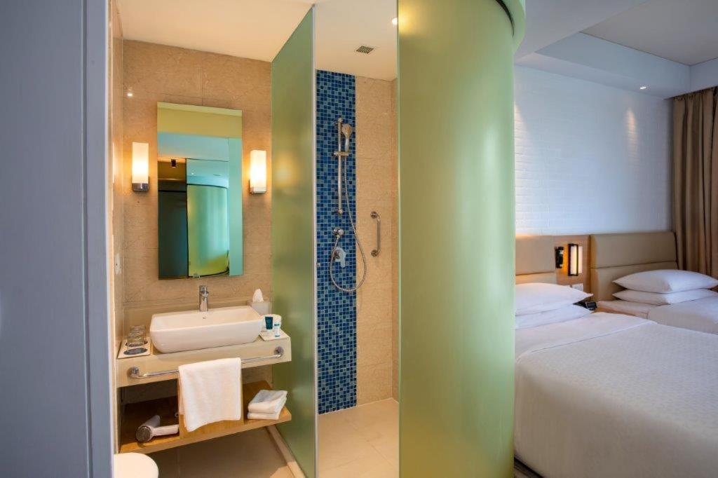 Postel nebo postele na pokoji v ubytování Four Points by Sheraton Chennai OMR
