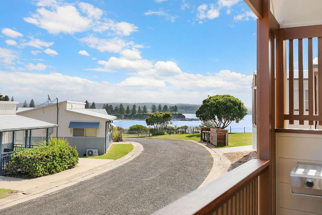 een uitzicht op een straat vanuit een huis met een balkon bij Reflections Bermagui - Holiday Park in Bermagui