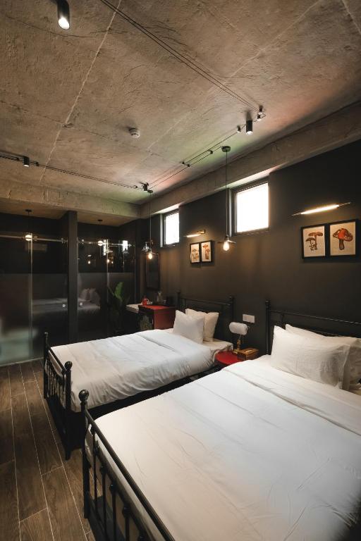 Giường trong phòng chung tại The Chum Boutique