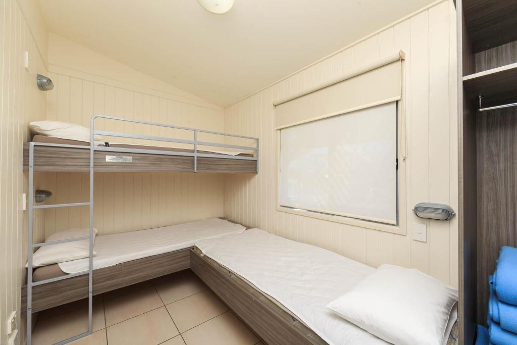 Reflections Corindi Beach - Holiday Park - Superior Cabin - Sleeps 5