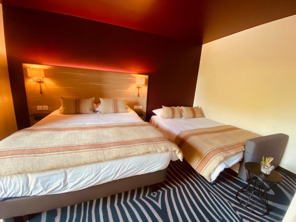 Postel nebo postele na pokoji v ubytování Hôtel Restaurant Le Relais des Gourmands