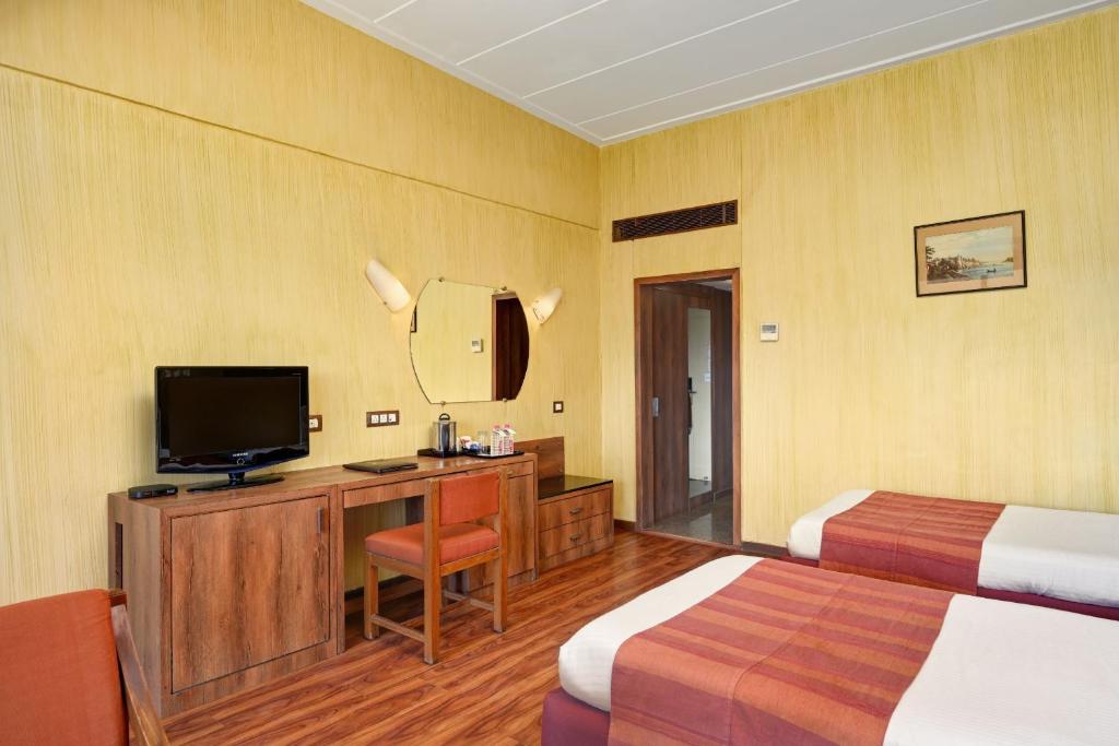 TV a/nebo společenská místnost v ubytování The Cama - A Sabarmati Riverfront Hotel