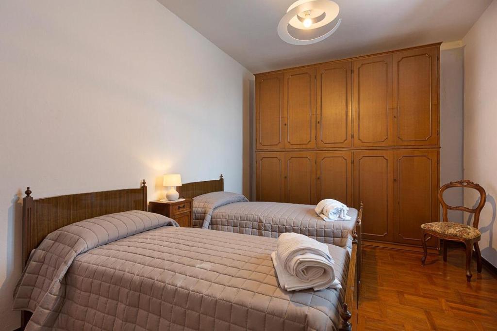 a bedroom with two beds and a large closet at Locanda Da Romano in Cadeo