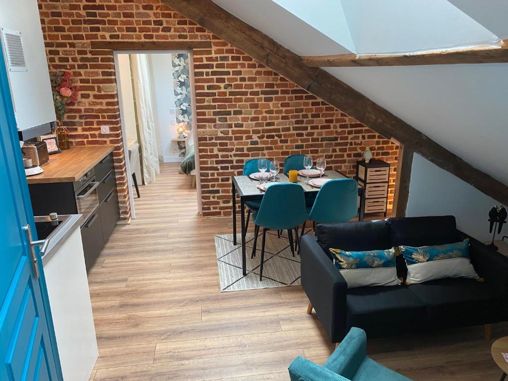 Posezení v ubytování Le Grenier de la Tour d'Auvergne CV