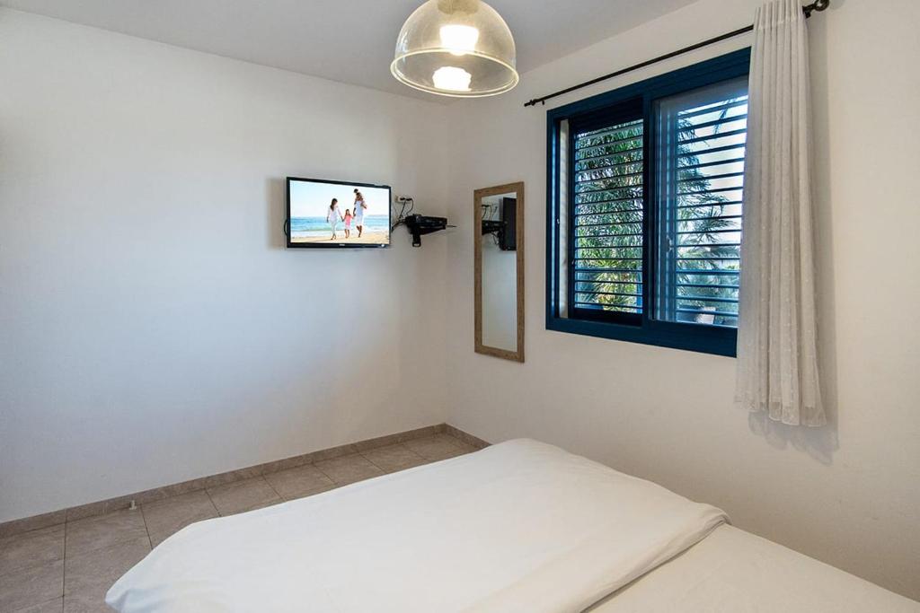 Postel nebo postele na pokoji v ubytování Nof glili Mansion