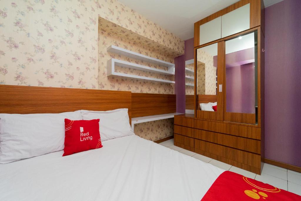 RedLiving Apartemen Gateway Cicadas – DB Room