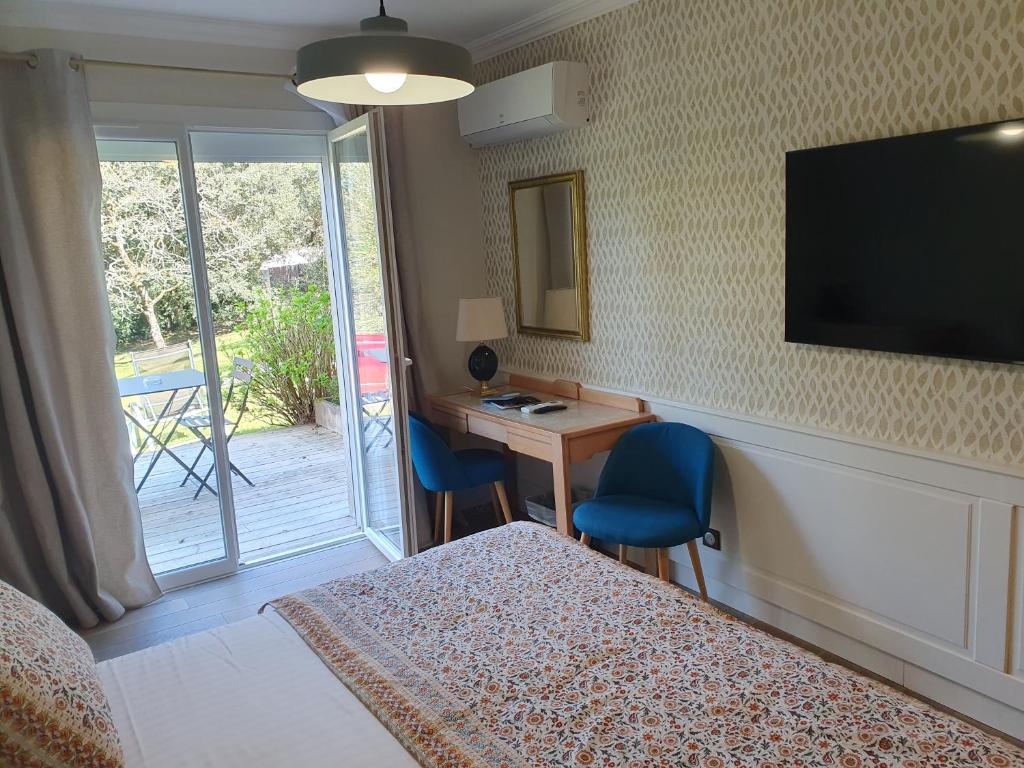 Hôtel The Originals Résidence de Rohan (EX RELAIS DU SILENCE) - Double Room With Terrace
