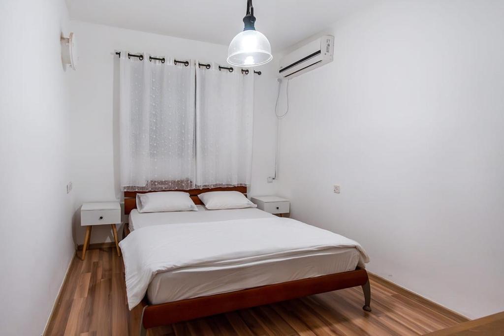 Postel nebo postele na pokoji v ubytování Nof glili Mansion