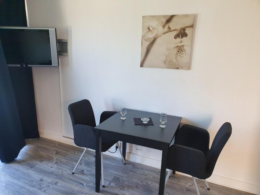TV a/nebo společenská místnost v ubytování Hotell Dalsland