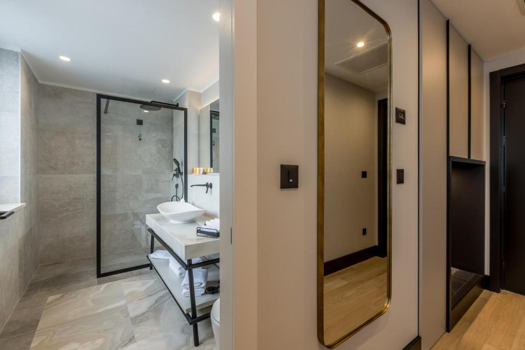 Un baño de Cora Hotel
