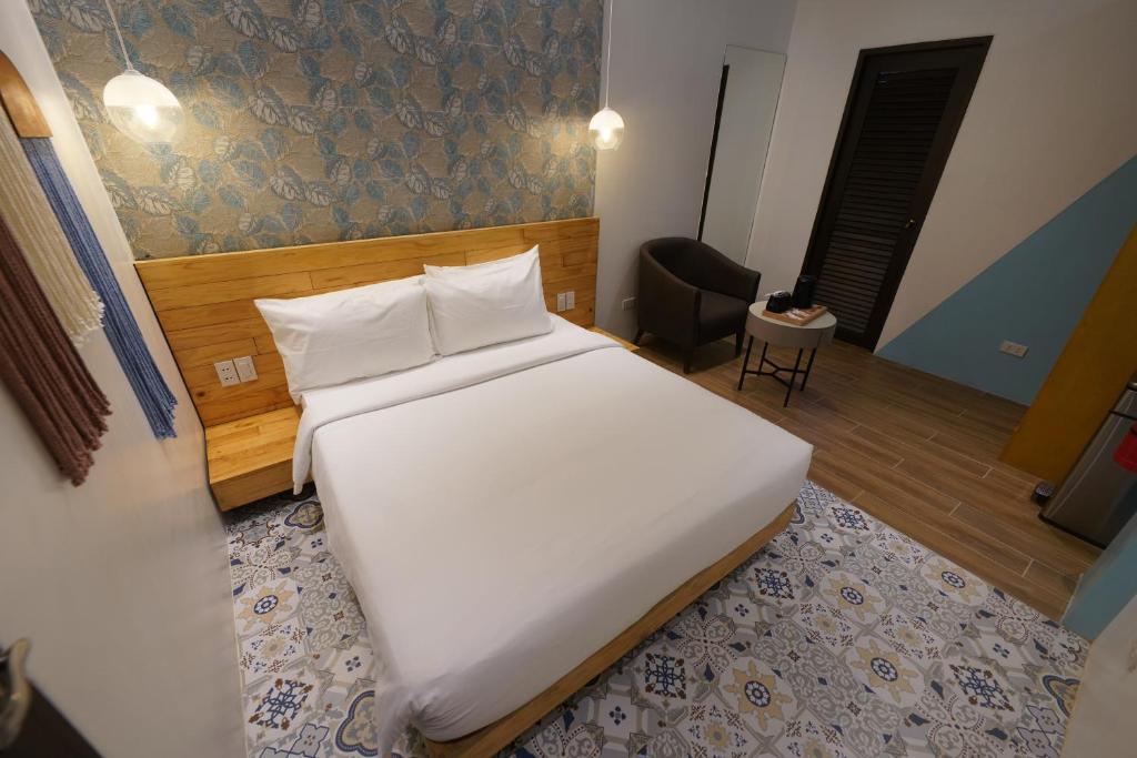 Uma cama ou camas num quarto em J Boutique Hotel El Nido Managed by H Hospitality Group