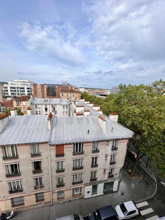 a person standing on the roof of a building at Paris Home in Boulogne-Billancourt