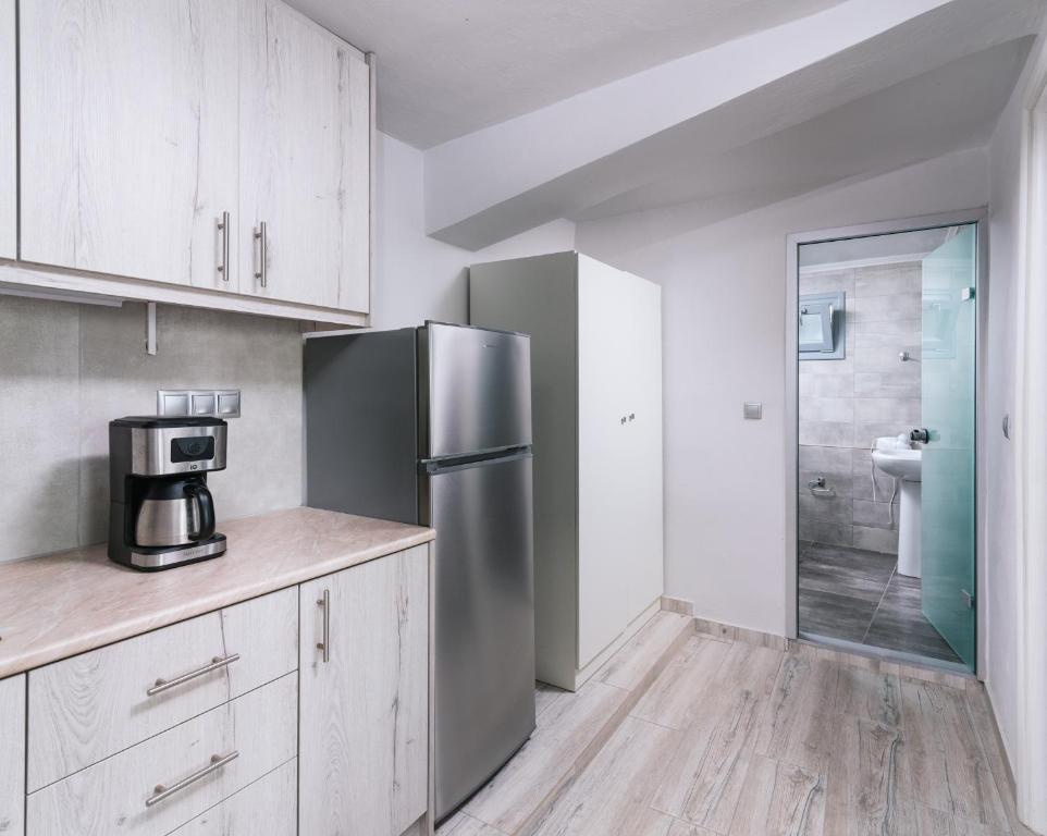 Kuchyň nebo kuchyňský kout v ubytování Zorbas Apartments-Am Strand von Lentas