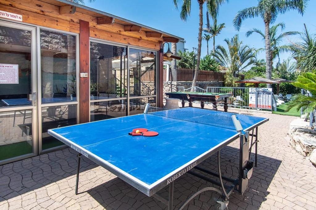 Stolní tenis v ubytování Nof glili Mansion nebo okolí