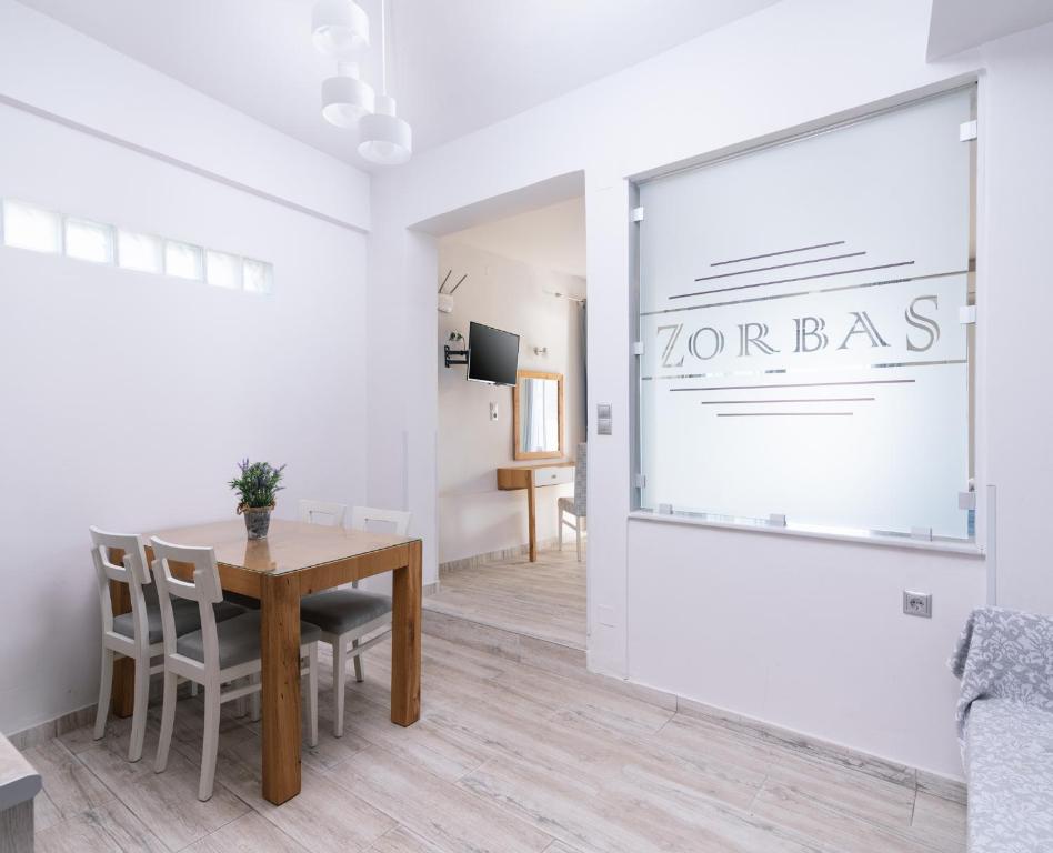 Posezení v ubytování Zorbas Apartments-Am Strand von Lentas