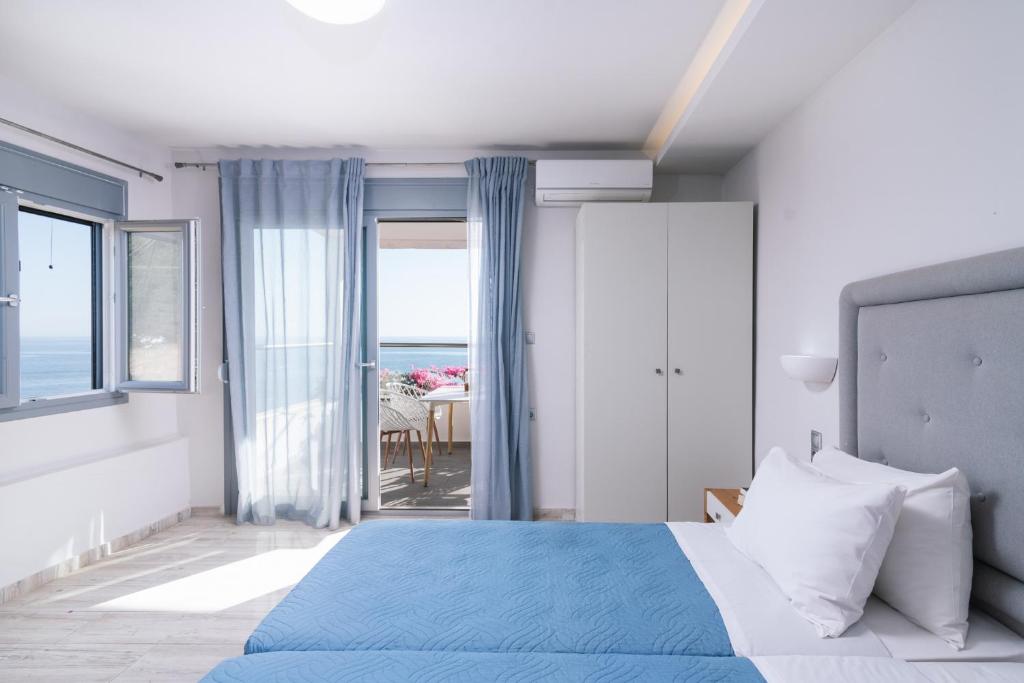 Postel nebo postele na pokoji v ubytování Zorbas Apartments-Am Strand von Lentas