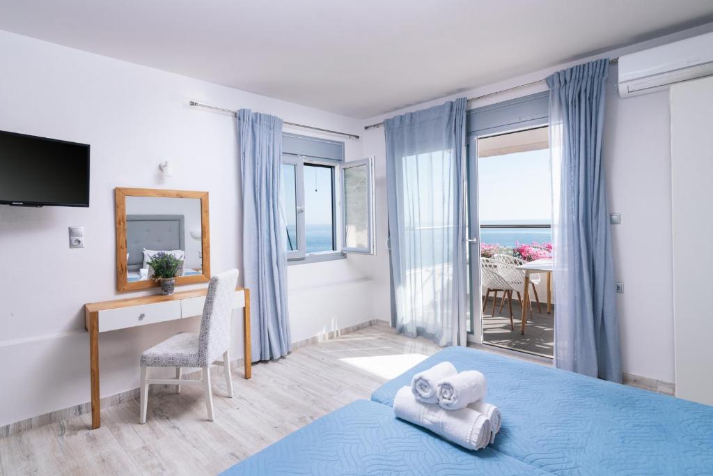 Postel nebo postele na pokoji v ubytování Zorbas Apartments-Am Strand von Lentas