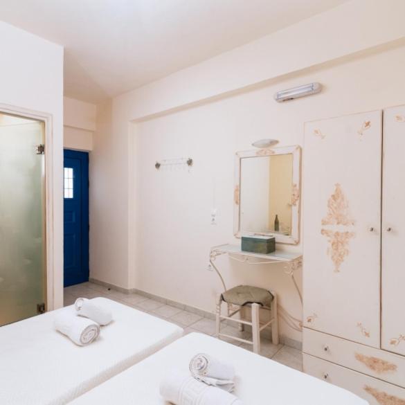 Postel nebo postele na pokoji v ubytování Zorbas Apartments-Am Strand von Lentas