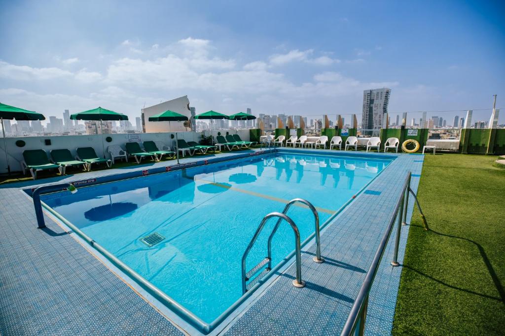 Bazén v ubytování Grand Beach Hotel nebo v jeho okolí