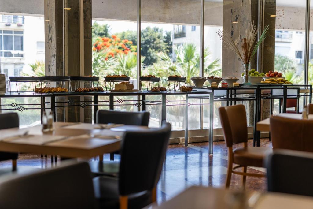 Restaurace v ubytování Grand Beach Hotel