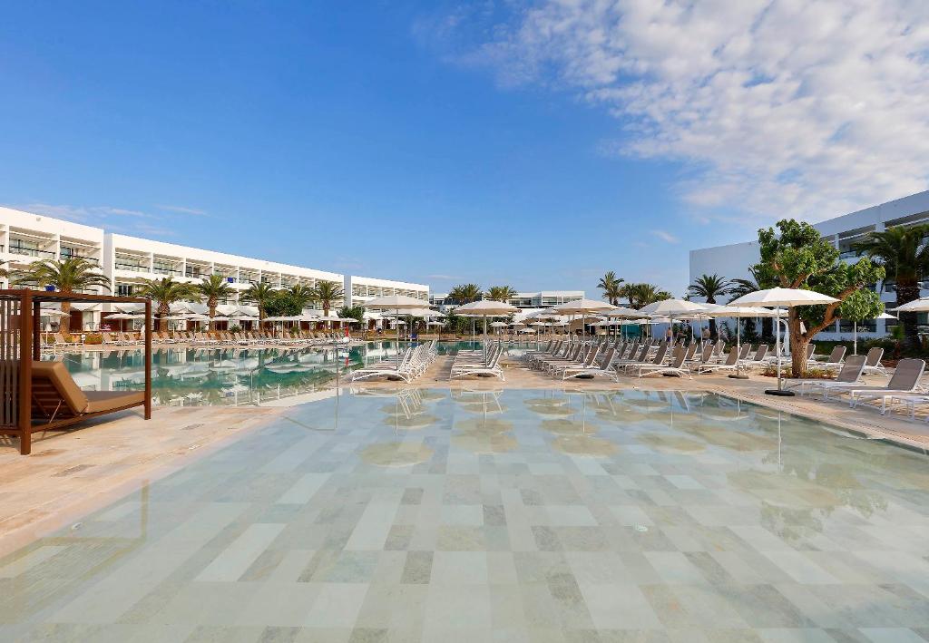 Grand Palladium Palace Ibiza Resort & Spa- All Inclusive, Playa d'en Bossa  – Updated 2024 Prices