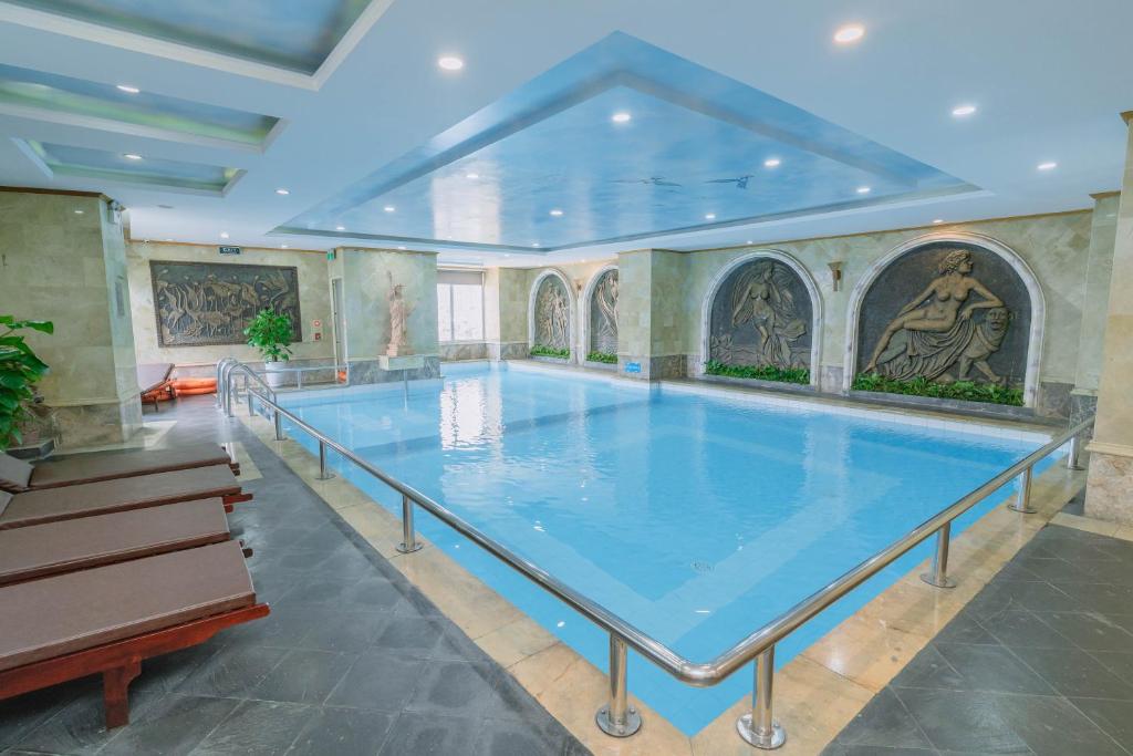 Bazén v ubytování A25 Luxury Hotel nebo v jeho okolí
