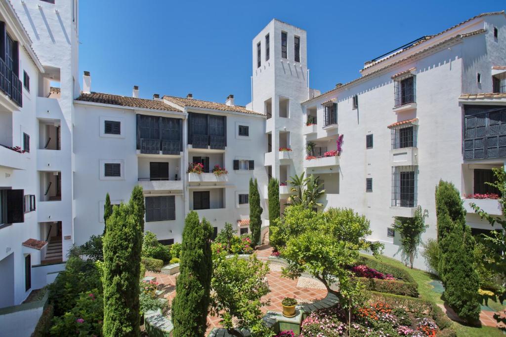 Beachfront Luxury Complex With Tropical Gardens & Pools ...