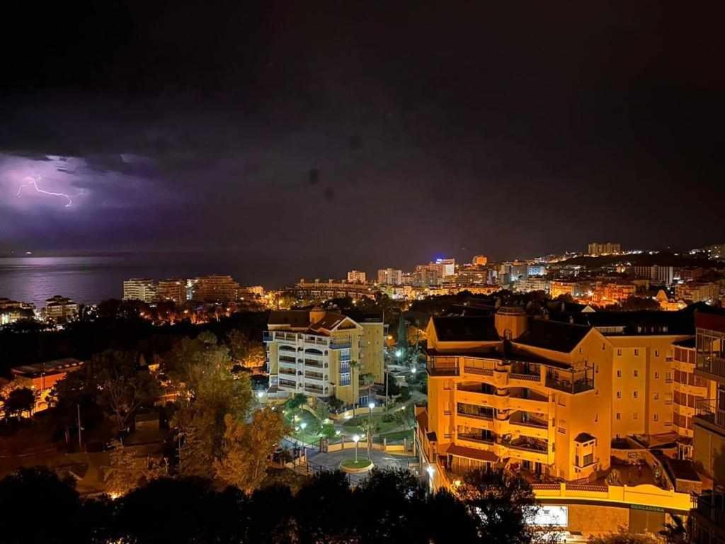 Výhľad na mesto Malaga alebo výhľad na mesto priamo z apartmánu