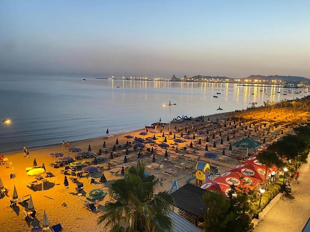 BRAND NEW Luxurious seaside apartment - Imazhi 2