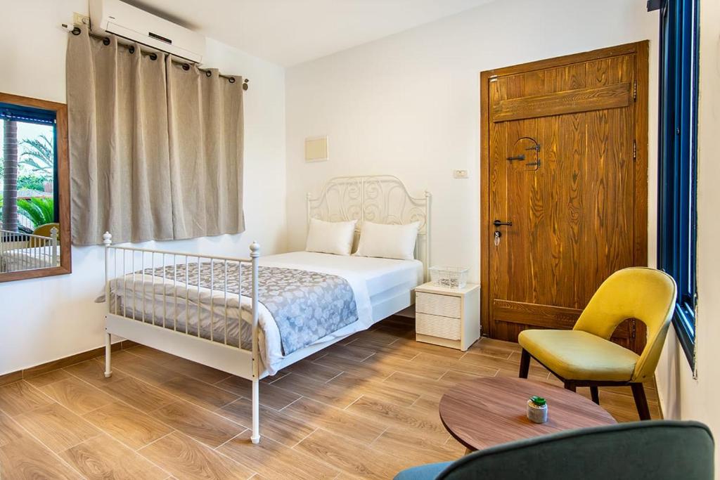 Postel nebo postele na pokoji v ubytování Nof glili Mansion