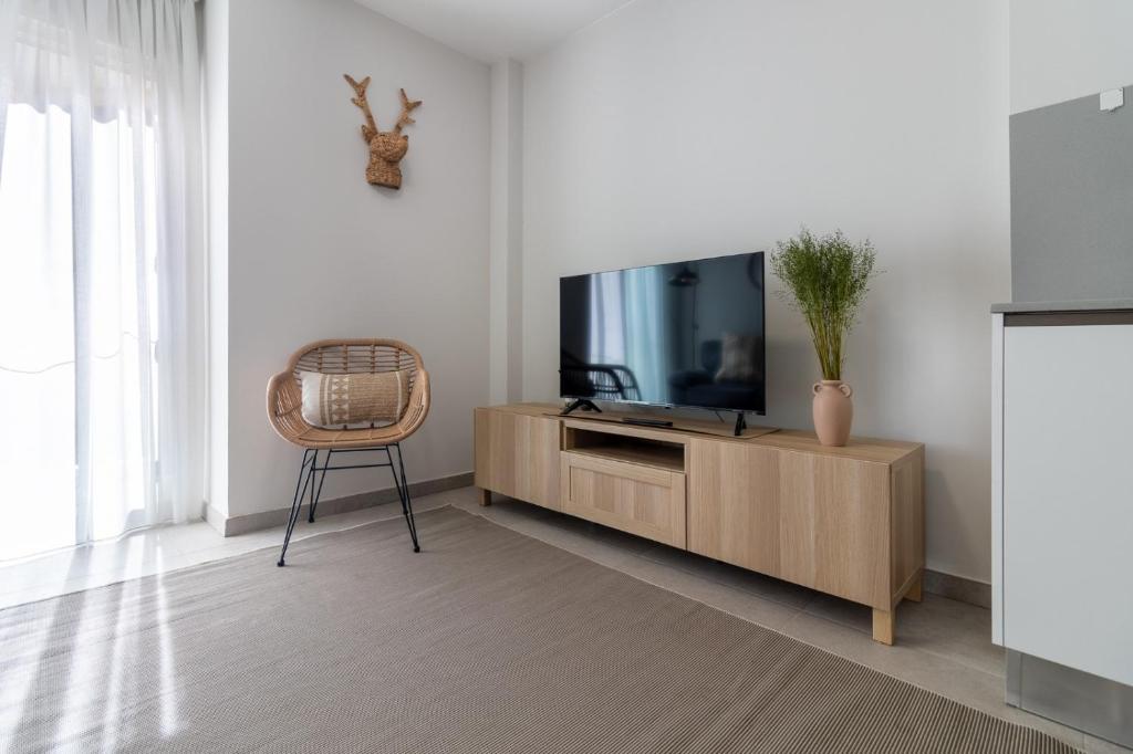Televízia a/alebo spoločenská miestnosť v ubytovaní Apartamento Chacolina Las Canteras