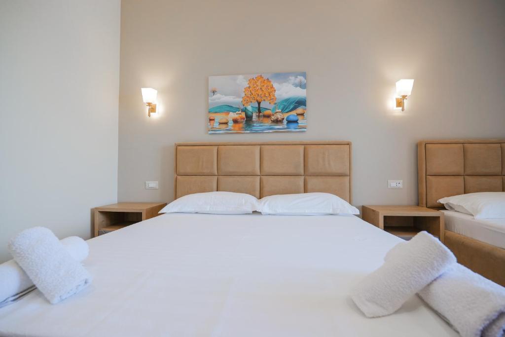 Postel nebo postele na pokoji v ubytování Hotel Roalb