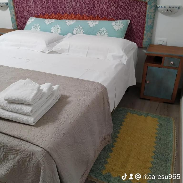 A bed or beds in a room at B&B SA CROBE