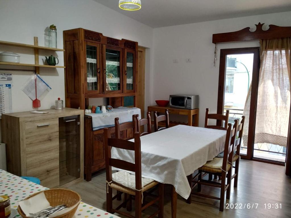 a kitchen with a table and chairs and a sink at B&B SA CROBE in Lanusei