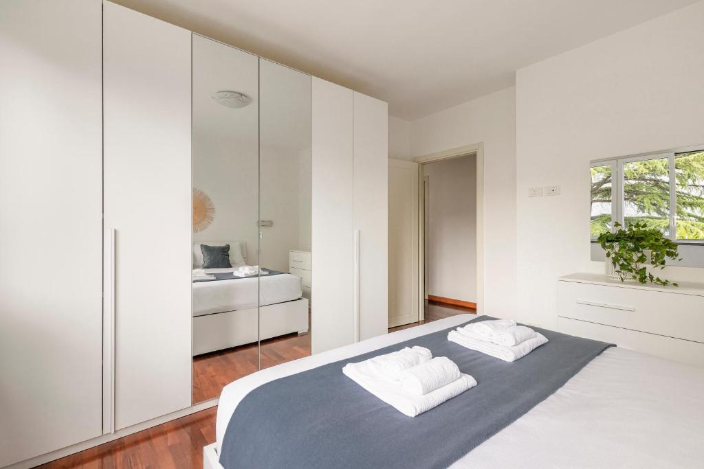 Postel nebo postele na pokoji v ubytování Appartamento con Terrazzo Vistalago