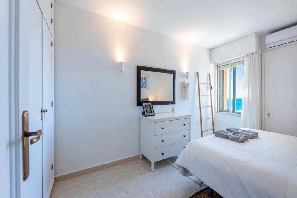 Posteľ alebo postele v izbe v ubytovaní Benalmadena apartment with wonderful views