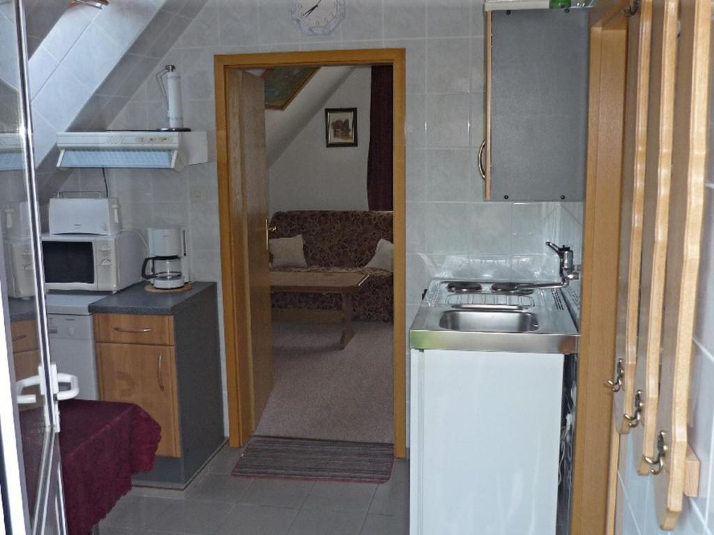 a small kitchen with a sink and a microwave at NEU Ferienwohnung Storchennest OG in Kramerhof