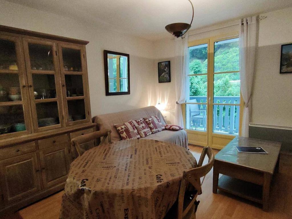 Fotografia z galérie ubytovania Appartement T2bis / 4-6 pers avec Balcon et Parking – Proche Centre Cauterets - FR-1-234-304 v destinácii Cauterets