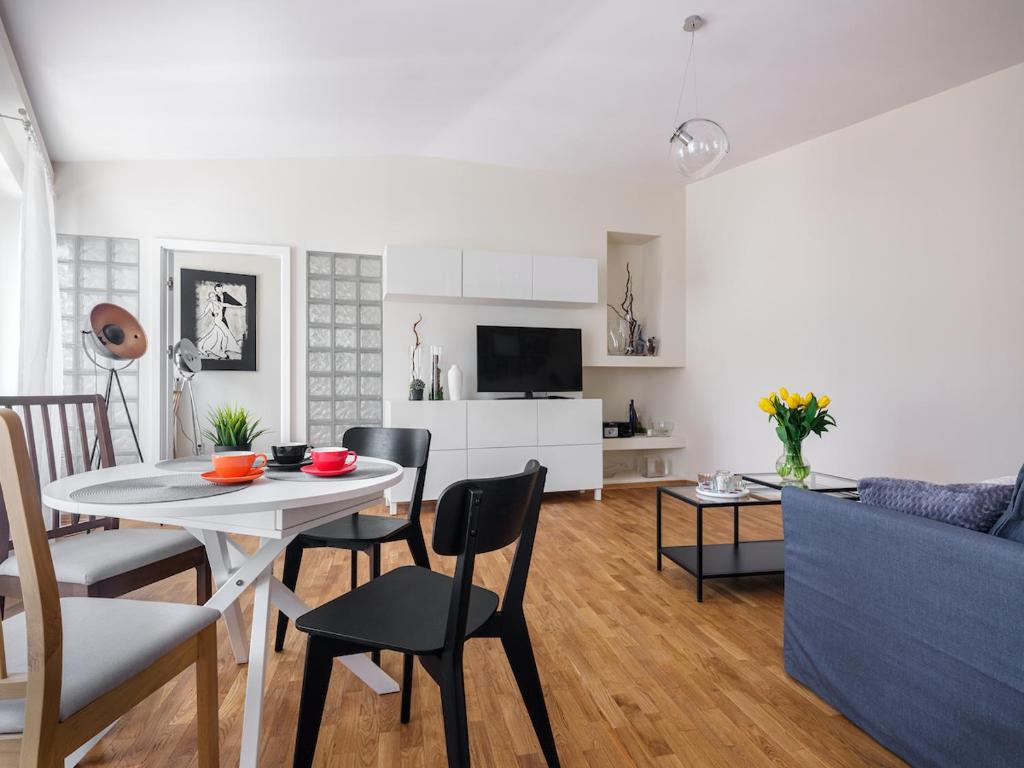 Televízia a/alebo spoločenská miestnosť v ubytovaní Tyzenhauz Apartments Kazimierz