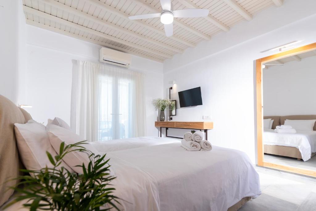 Postel nebo postele na pokoji v ubytování Marisso Hotel