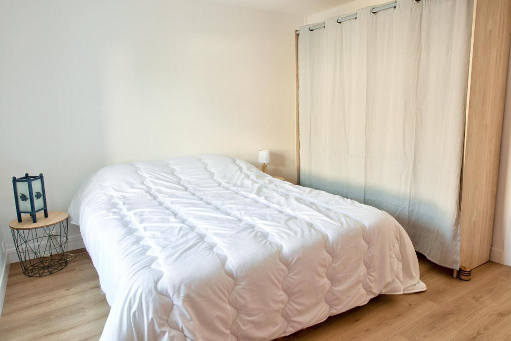 Postel nebo postele na pokoji v ubytování À 100m du port de Loctudy, bel appartement pour 6