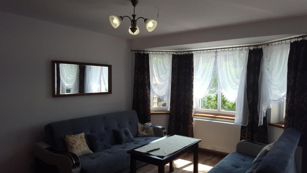 Posedenie v ubytovaní APARTHOTEL Apartamenty KORONA przy Termach Cieplickich 10proc rabatu do TERM Jelenia Góra Cieplice