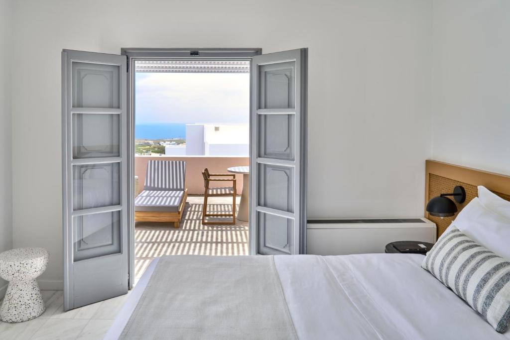 Postel nebo postele na pokoji v ubytování Vedema, a Luxury Collection Resort, Santorini