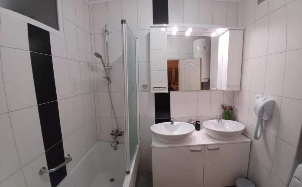 Kúpeľňa v ubytovaní Emerald Luxury Apartments