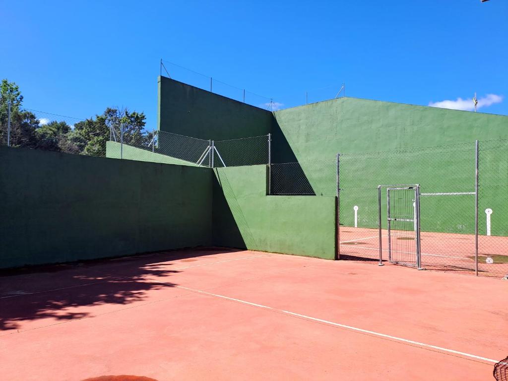 Tenis a/nebo squash v ubytování Casa El Frenazo nebo okolí