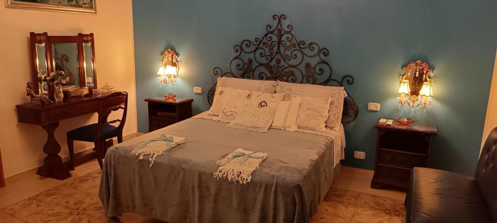 Rúm í herbergi á Amanda's Suite