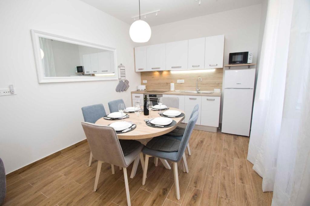 Kuchyň nebo kuchyňský kout v ubytování Apartment Navis