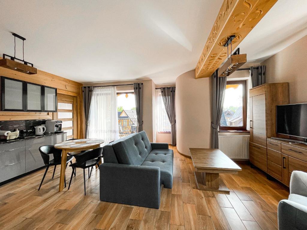 Kuchyňa alebo kuchynka v ubytovaní VisitZakopane - Baron Apartment